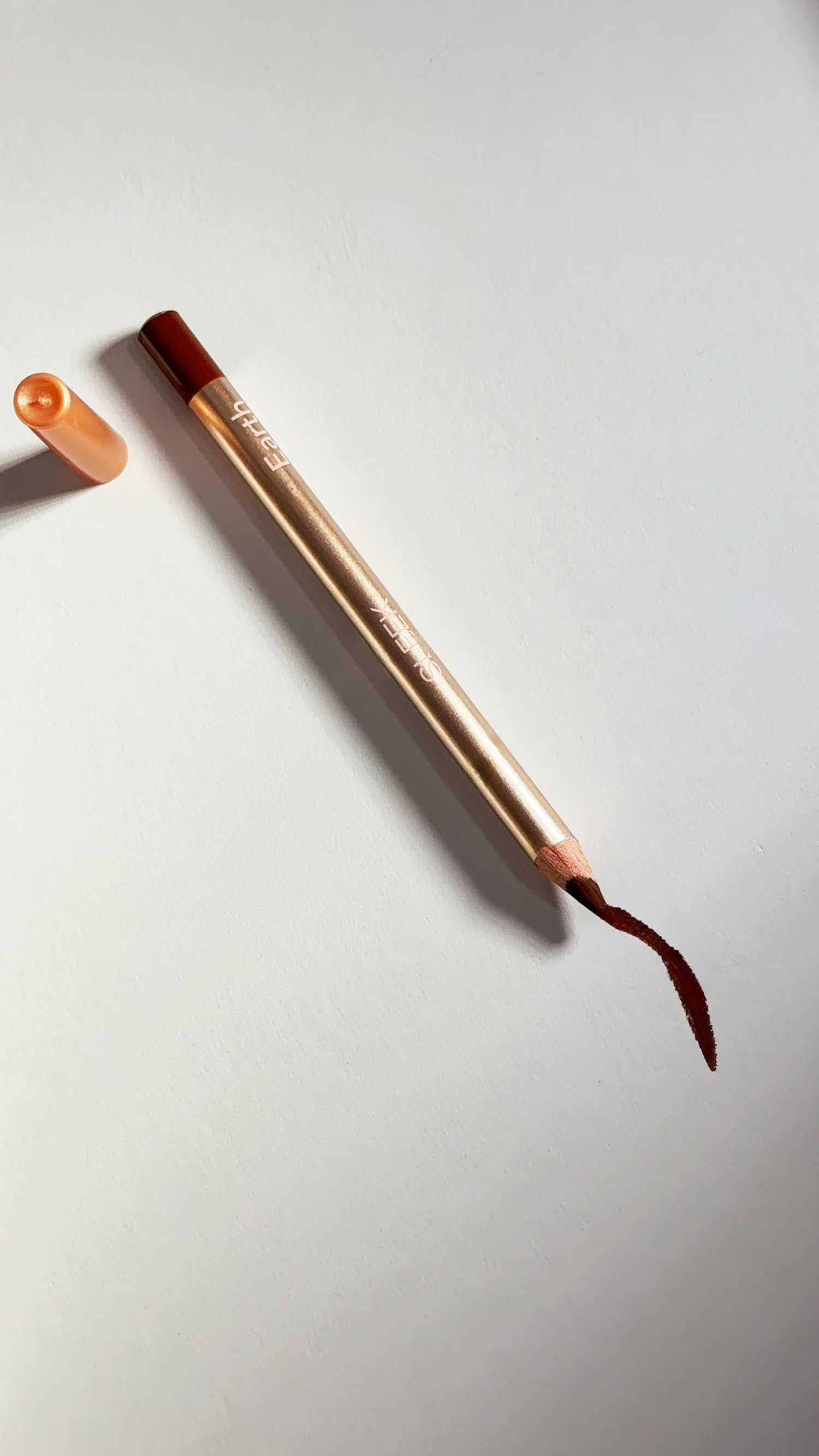 Earth - Sleek Chic Lip Liner